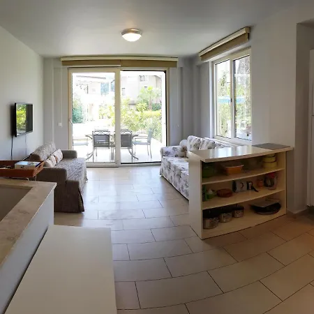 Apartment Great Location, Modern & Cozy In *